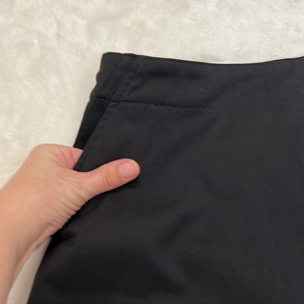 Lady Hagen Black size 6 skort, has pockets perfect for a round of golf - Picture 3 of 16